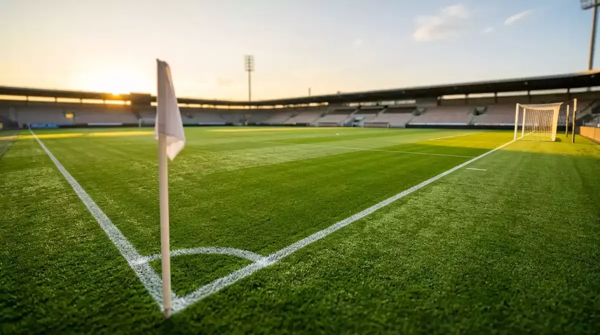 Césped de un campo de fútbol de la MLS con líneas marcadas antes del partido